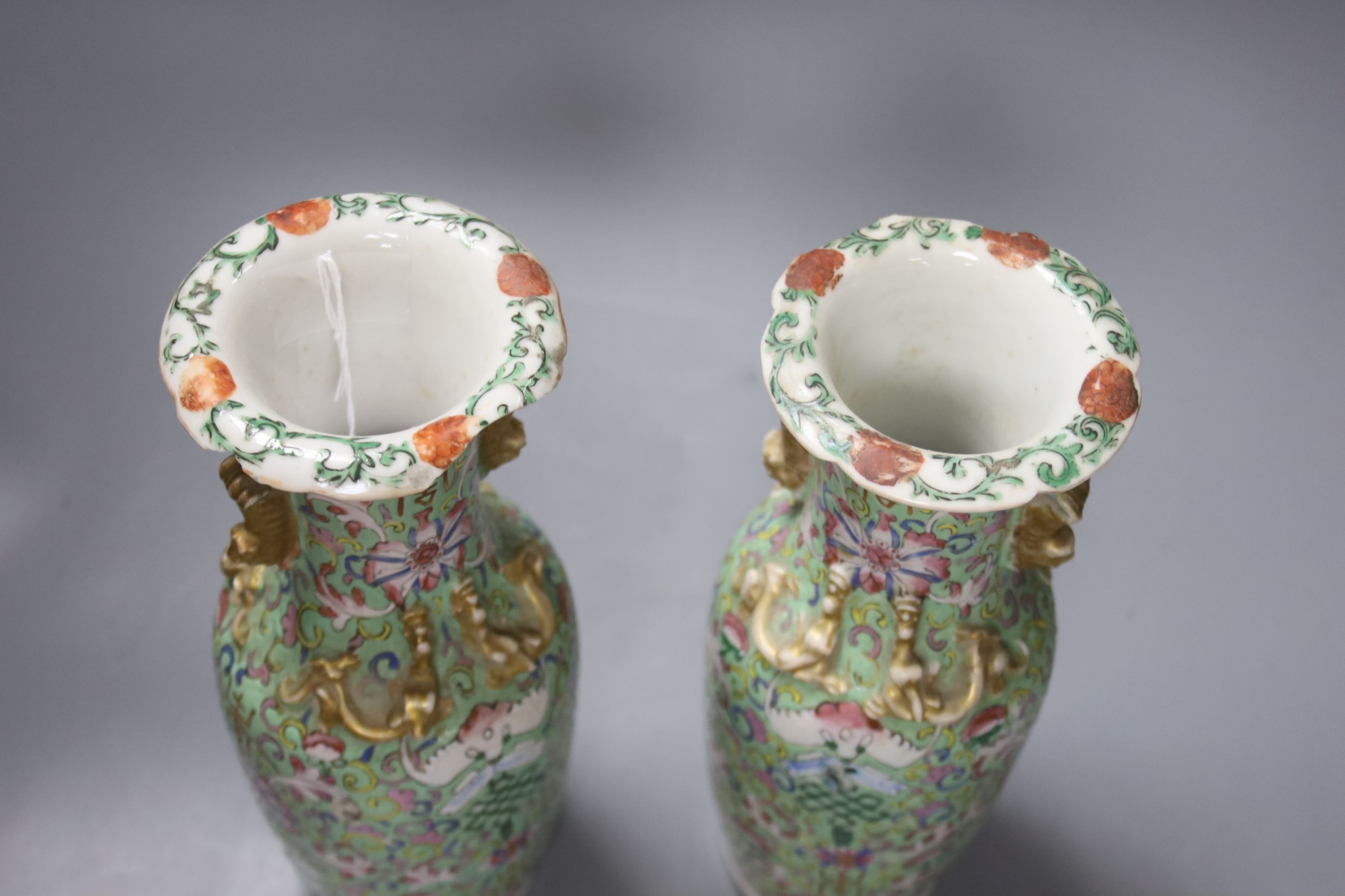 A pair of late 19th century Chinese famille rose vases, height 26cm